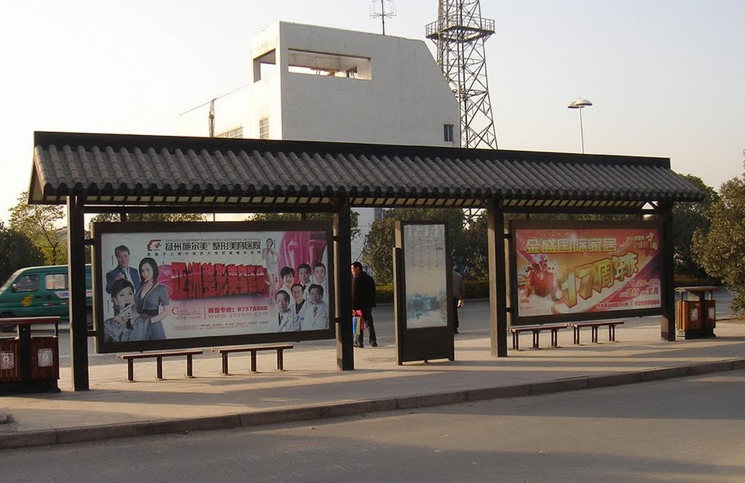 仿古公交车候车亭